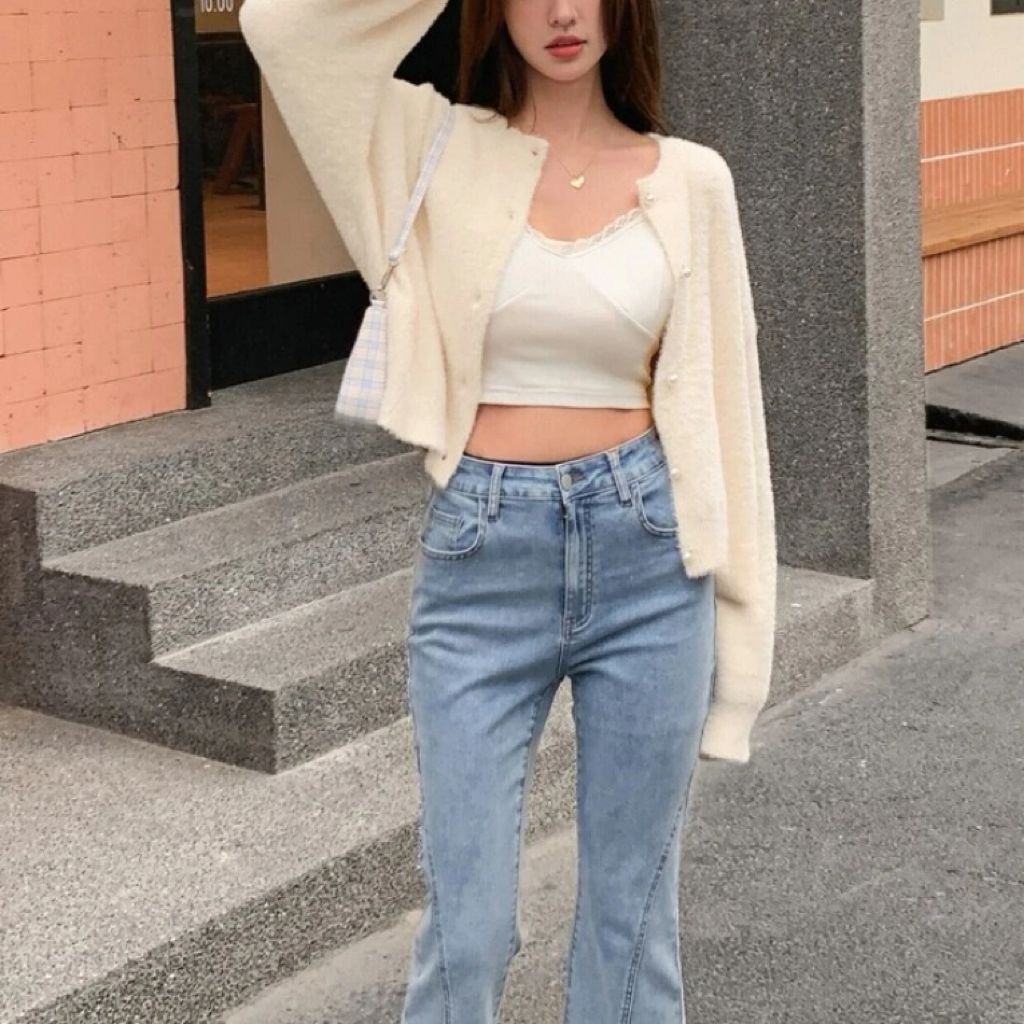 Damen Kurzgeschnittener Flauschiger Strickcardigan mit Perlenknöpfen – Veloura