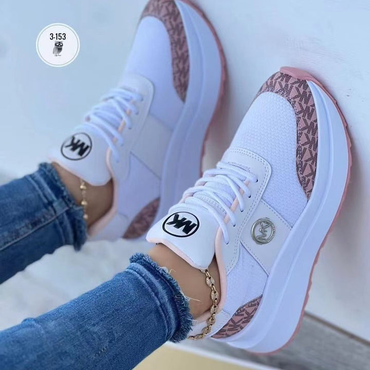 Damen Plateausneaker mit atmungsaktivem Mesh und markantem Logo-Emblem Echoarchiv