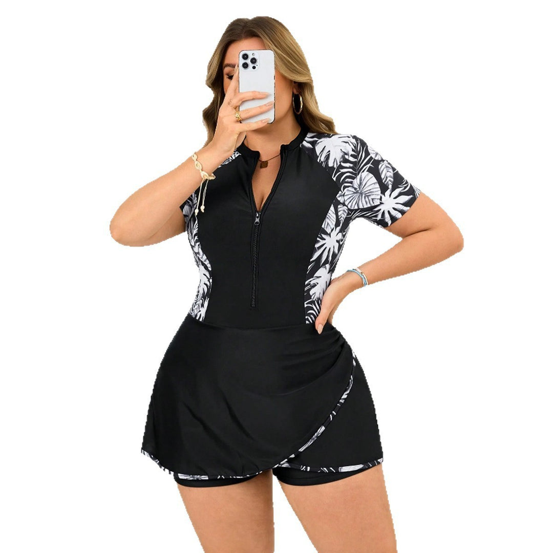 Damen modischer Schwimmanzug mit kurzem Rock Echo Archiv