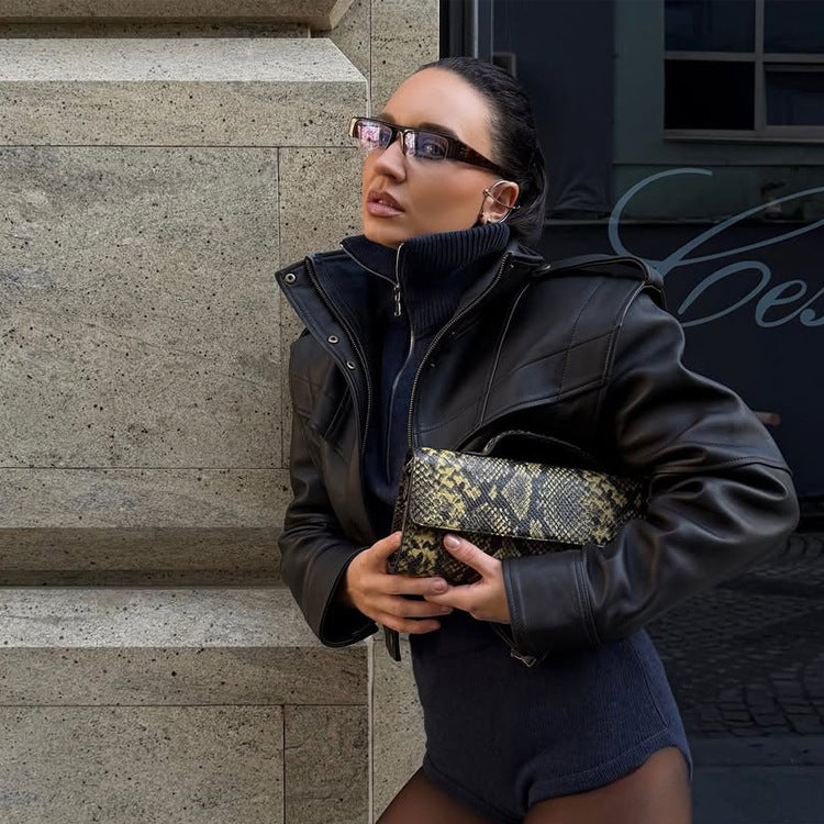 Damen Kurze vegane Lederjacke mit markanter Schulterstruktur und Cropped-Schnitt Echoarchiv