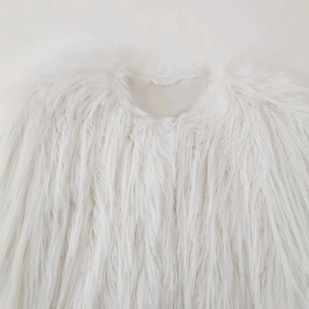 Damen kurze Eco-Kunstpelzjacke mit langfaseriger Flokati‑Optik, Rundhalsausschnitt und nahtverdecktem Innenfutter – Célinea