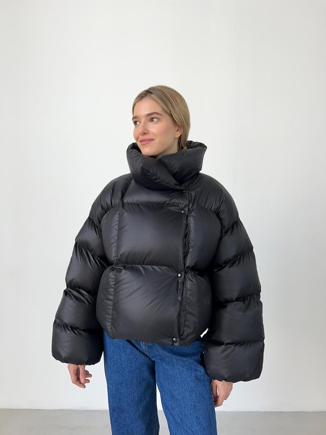 Damen extravagante Oversize Steppdaunenjacke mit extravoluminöser Kapuze Echoarchiv