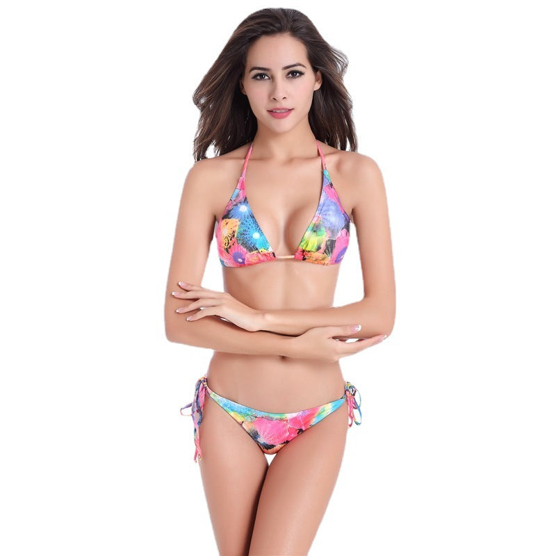 Damen Triangel-Bikini mit verstellbaren Bindebändern und floralen Akzenten Echo Archiv