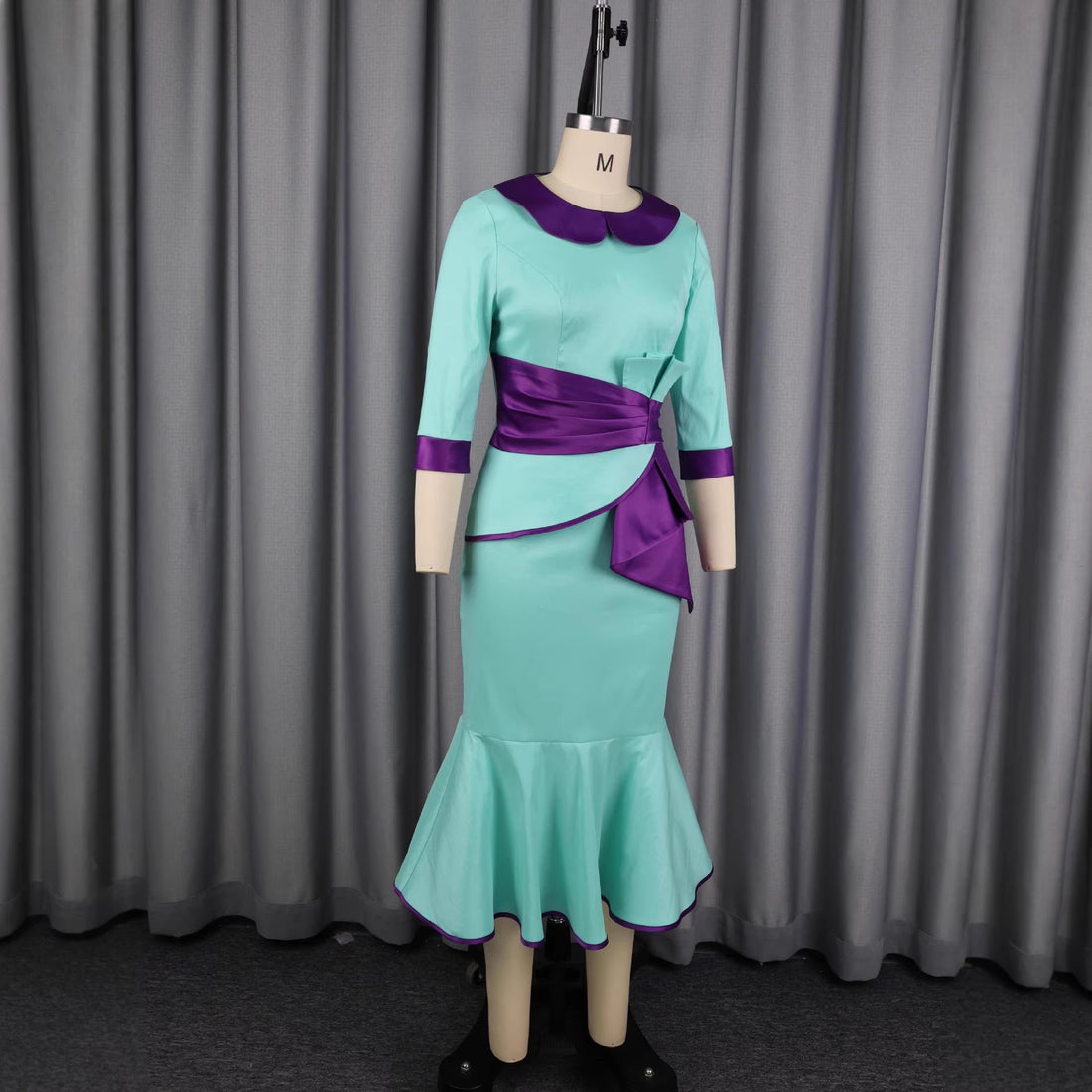 Damen elegantes Kleid mit modischem Kragen und asymmetrischem Taillendetail – Élara