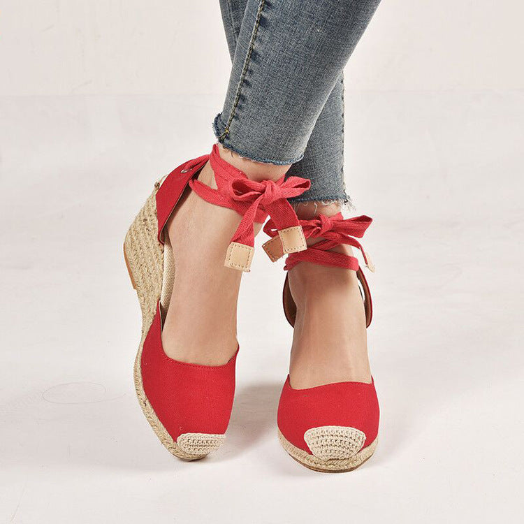 Damen nan Textil-Espadrille mit Bastkeil, Schleifenband-Knöchelriemen und gehäkelter Zehenkappe Echo Archiv