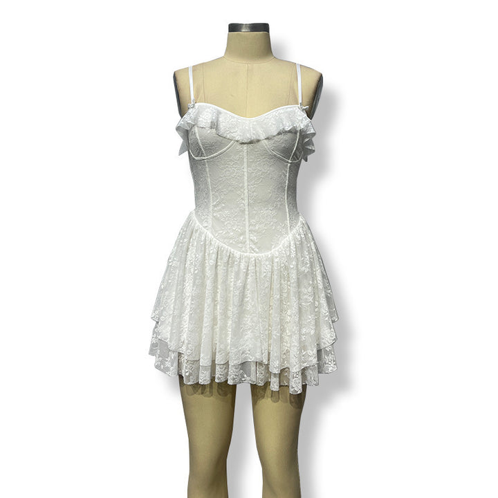 Damen Verspieltes Spitzenkleid mit Rüschendetails und figurbetonter Silhouette Echo Archiv