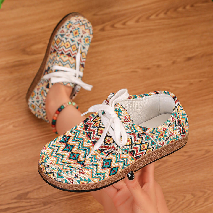 Damen Ethno-Canvas-Sneaker mit gepolstertem Fußbett und Korkoptik-Sohle – Névara