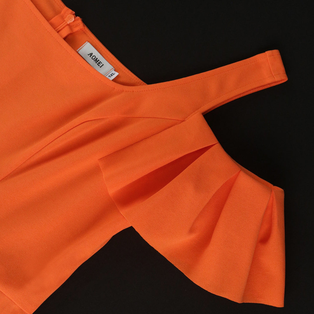 Damen plissiertes Kleid mit schulterfreien Rüschen Echo Archiv
