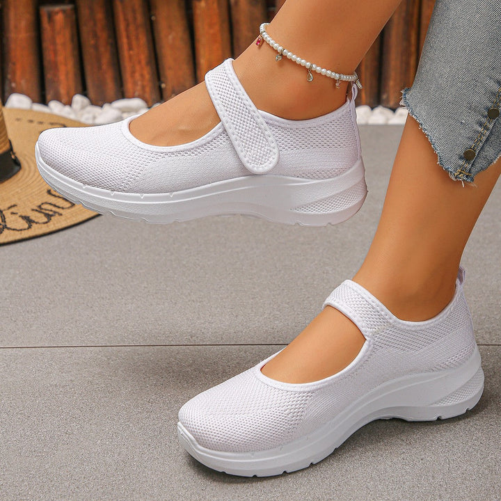 Damen Sportliche Slip-On Sneakers mit atmungsaktivem Mesh-Obermaterial und elastischen Riemen Echo Archiv