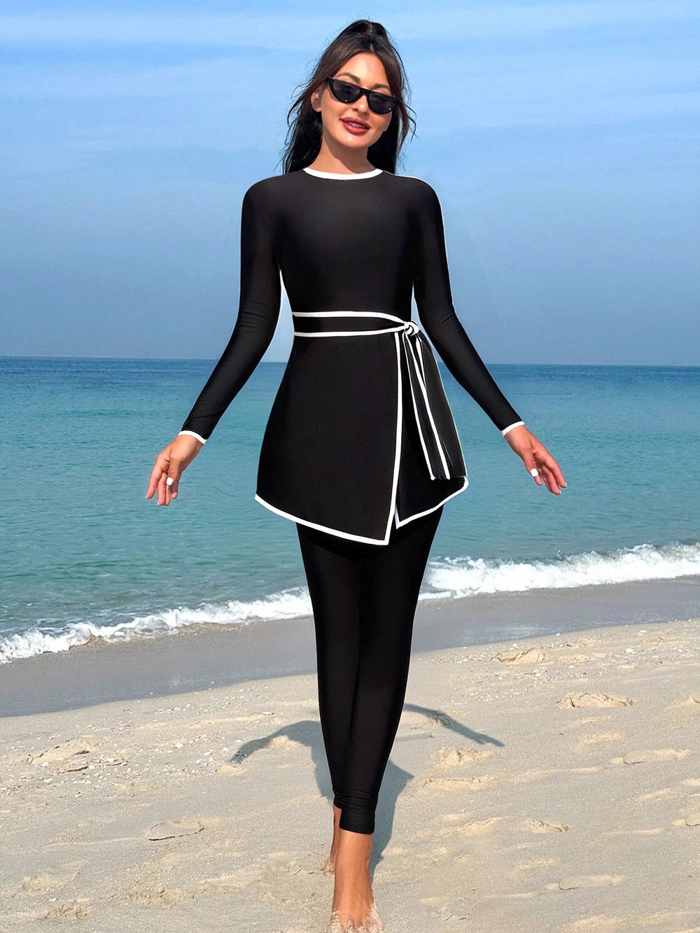 Damen modischer Sportanzug mit Wickeldesign und UV-Schutz Echo Archiv