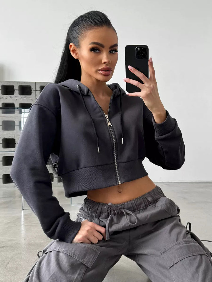 Damen Cropped Kapuzenjacke mit kurzem Reißverschluss und breitem Rippbund – Auréline