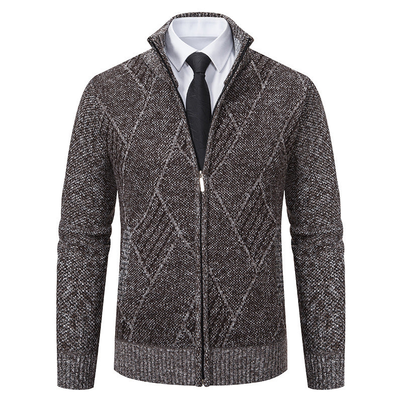 Herren modische Strickjacke mit hohem Kragen und stilvollem Zopfmuster Echoarchiv