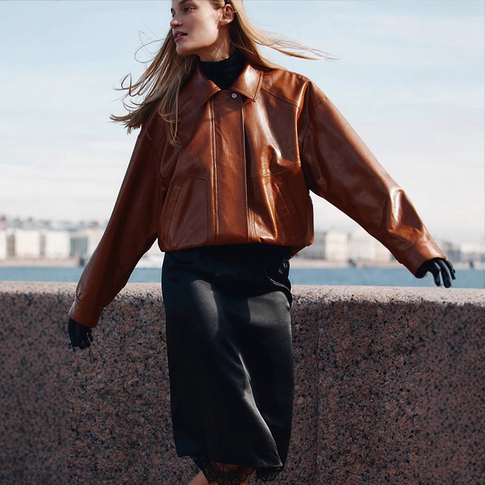 Damen Kurzblouson aus veganem Glattleder mit Boxy‑Silhouette und verdeckter Druckknopfleiste Echoarchiv