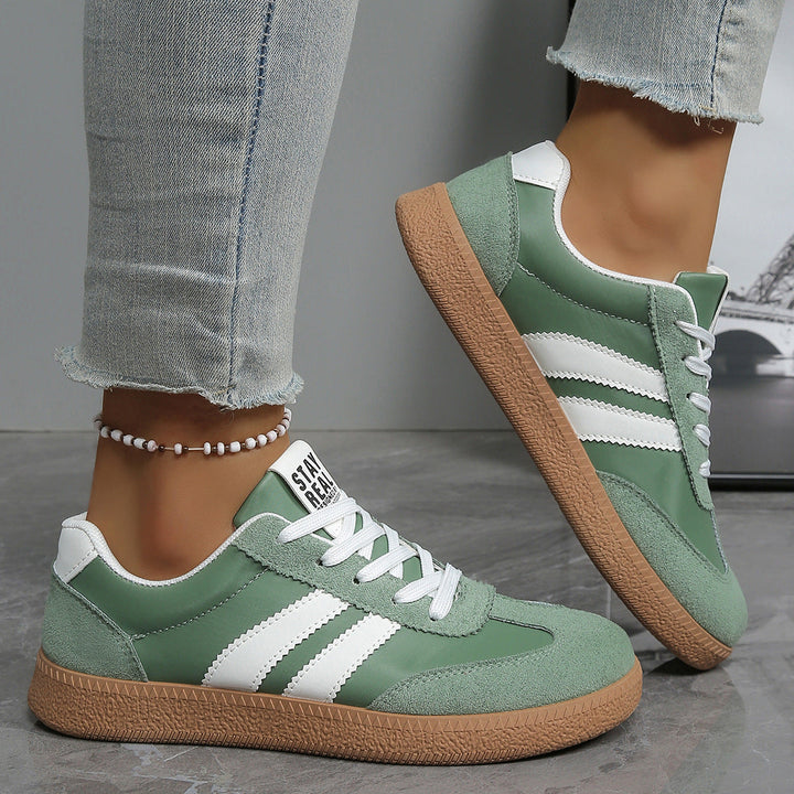 Damen SnEchoarchivkers im sportlichen Retro-Design mit atmungsaktiven Mesh-Einsätzen und bequemer Sohle Echoarchiv