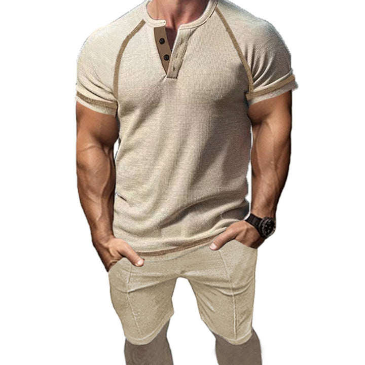 Herren Kurzarm-Henley-T-Shirt mit modischem Kragen und praktischen Knopfdetails Echoarchiv
