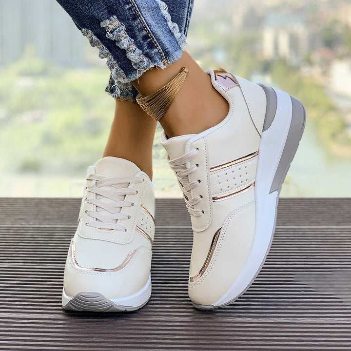 Damen nan City-Sneaker mit gedämpfter Keilsohle, gepolstertem Komfortfußbett und eleganten Metallic-Details Echo Archiv
