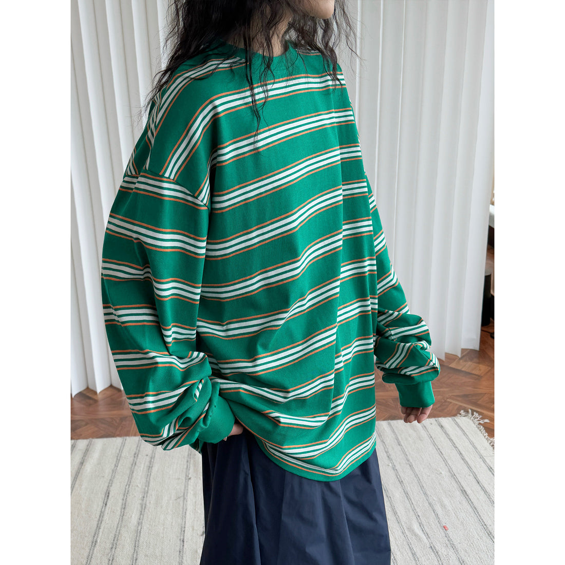 Damen Oversize-gestreiftes Baumwolljersey-Longsleeve mit überschnittener Schulter Echoarchiv