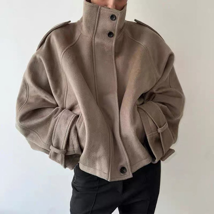 Damen Kurzmantel im Cape‑Look mit hohem Stehkragen, Epauletten und weiten Raglanärmeln Echo Archiv