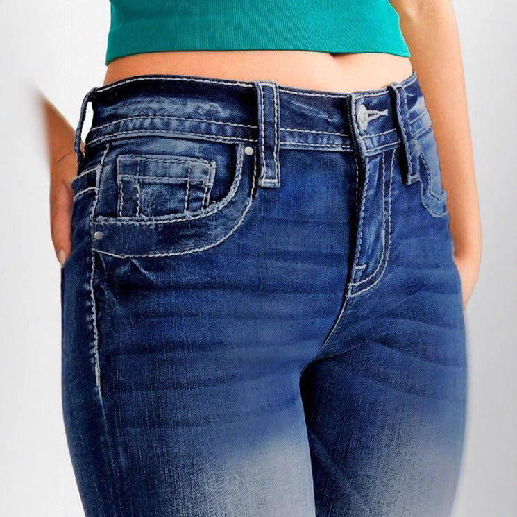 Damen kurz geschnittene Jeans mit Umschlag, mittelhoher Taille und Used‑Waschung Echo Archiv