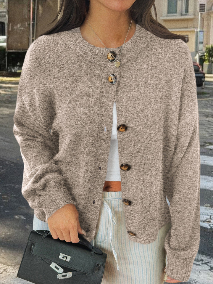 Damen kuscheliger Oversize-Strickcardigan mit Hornknopf-Leiste und Rundhalsausschnitt – Veloura