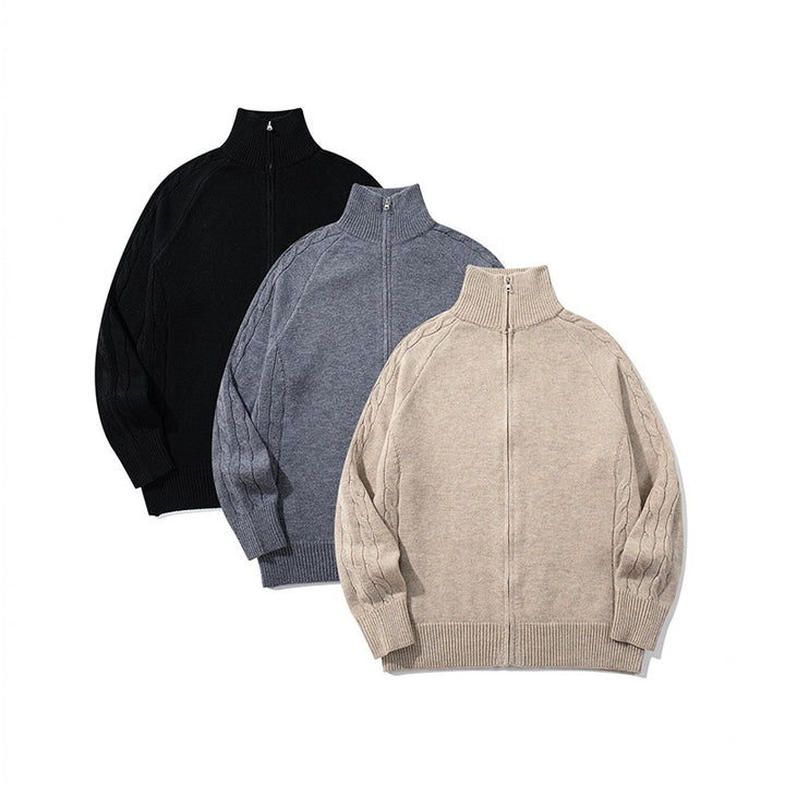 Herren Grobstrick‑Zipjacke mit Funnelkragen, Raglanärmeln und Zopfmuster Echoarchiv