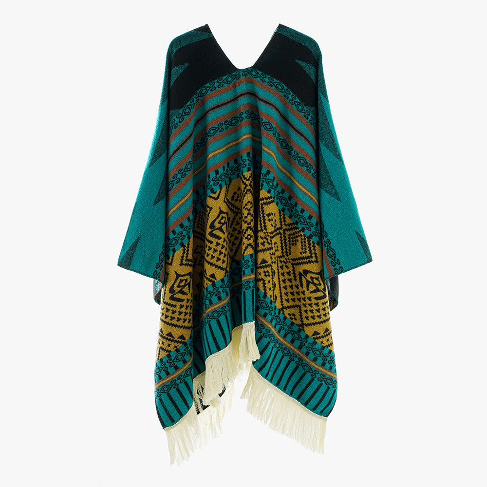 Damen Jacquard‑Ruana im Deckenstil mit V‑Ausschnitt, geometrischem Ethno‑Muster und Fransensaum – Avérine