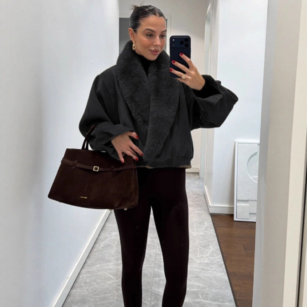 Damen Kurzjacke mit voluminösem Kunstfell-Schalkragen und elastischem Saum Echoarchiv
