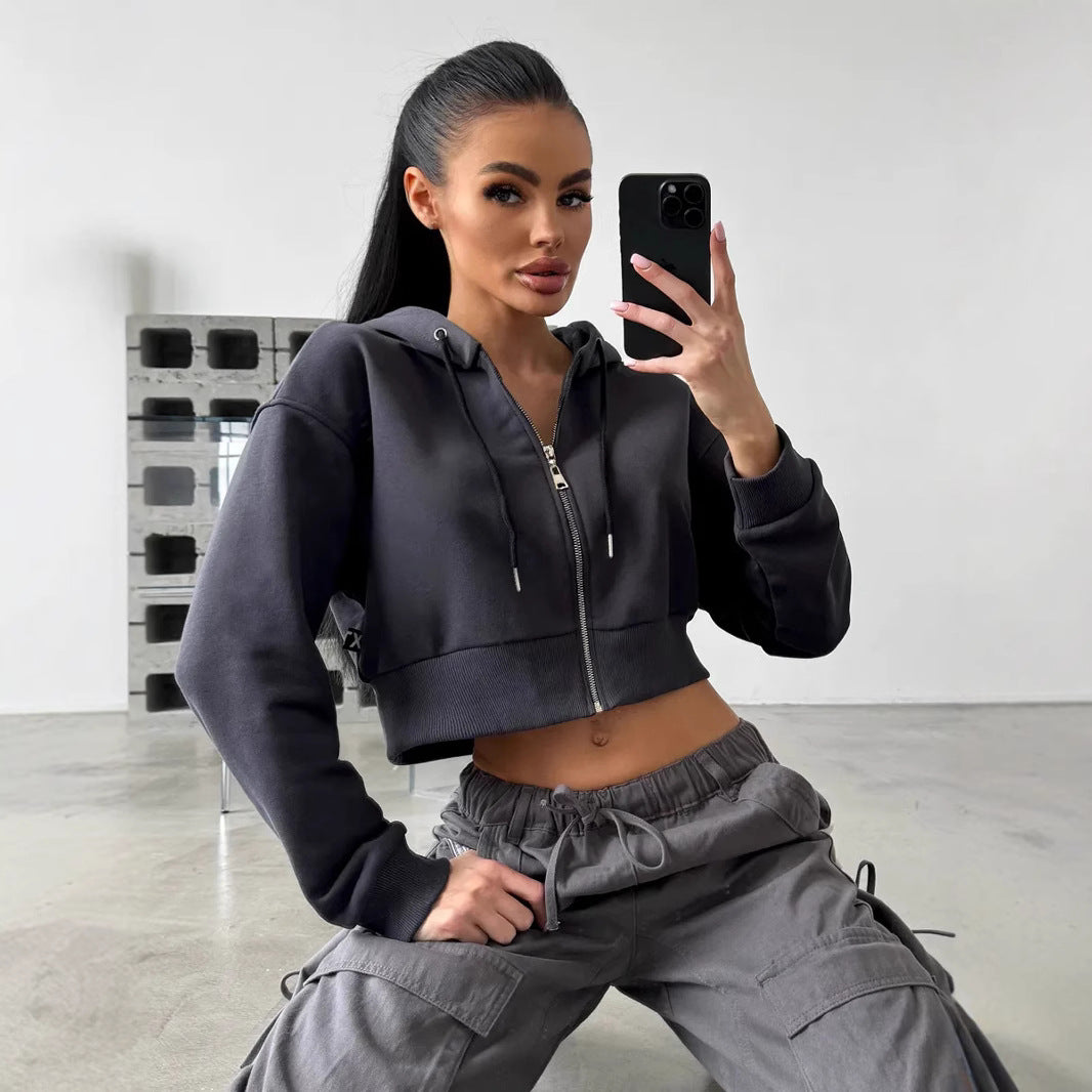 Damen Cropped Kapuzenjacke mit kurzem Reißverschluss und breitem Rippbund – Auréline