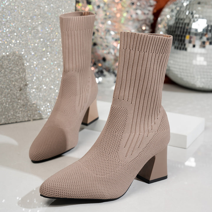 Damen Strick-Socken-Stiefelette mit spitzer Kappe, Stretch-Obermaterial und skulptiertem Blockabsatz – Varelle