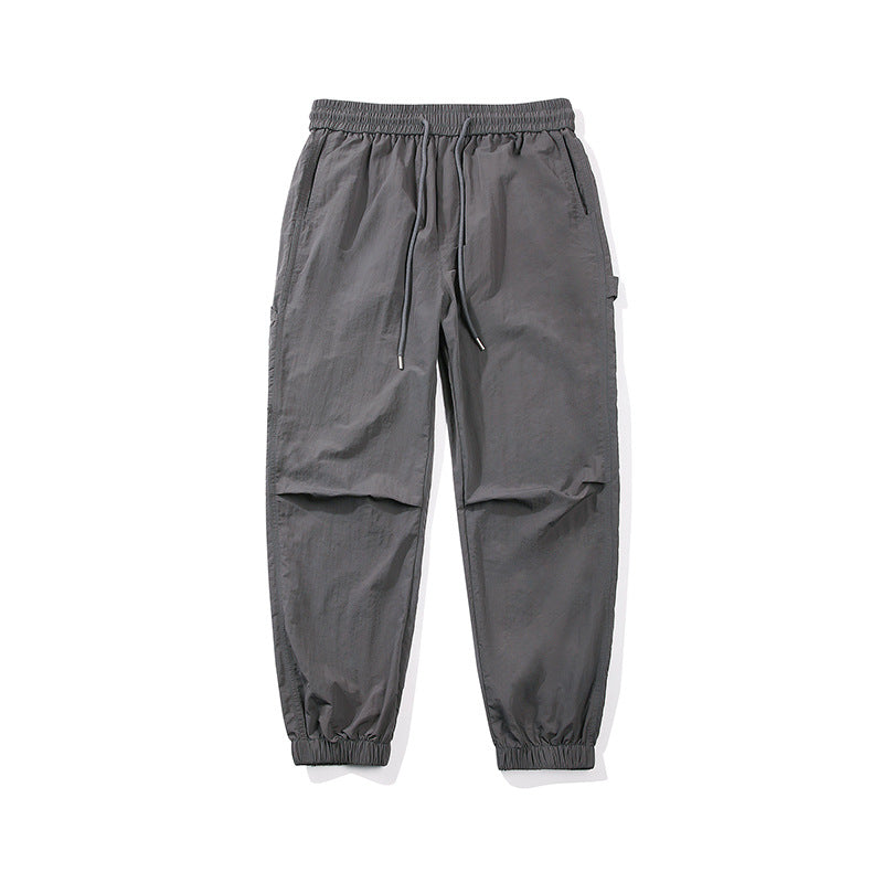 Herren Nylon-Mix Relaxed-Jogger mit elastischem Komfortbund, verdeckten Reißverschlusstaschen und geripptem Knöchelabschluss Echo Archiv
