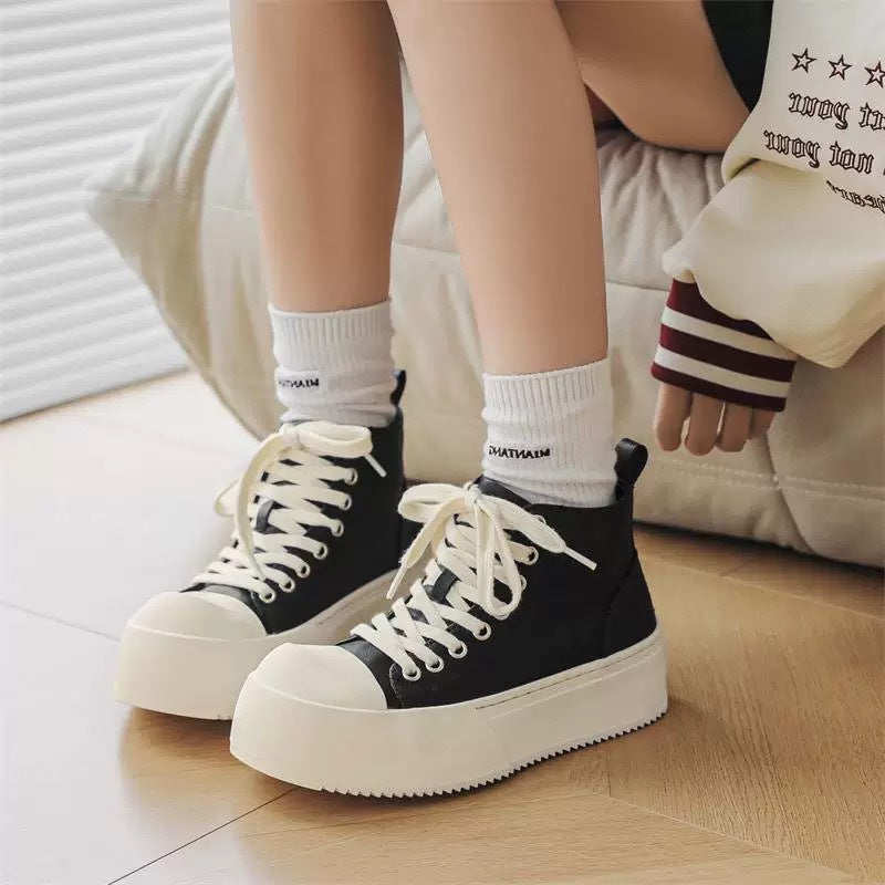 Damen Hohe Plateausneaker mit robustem Profil und sportlichem Design Echo Archiv