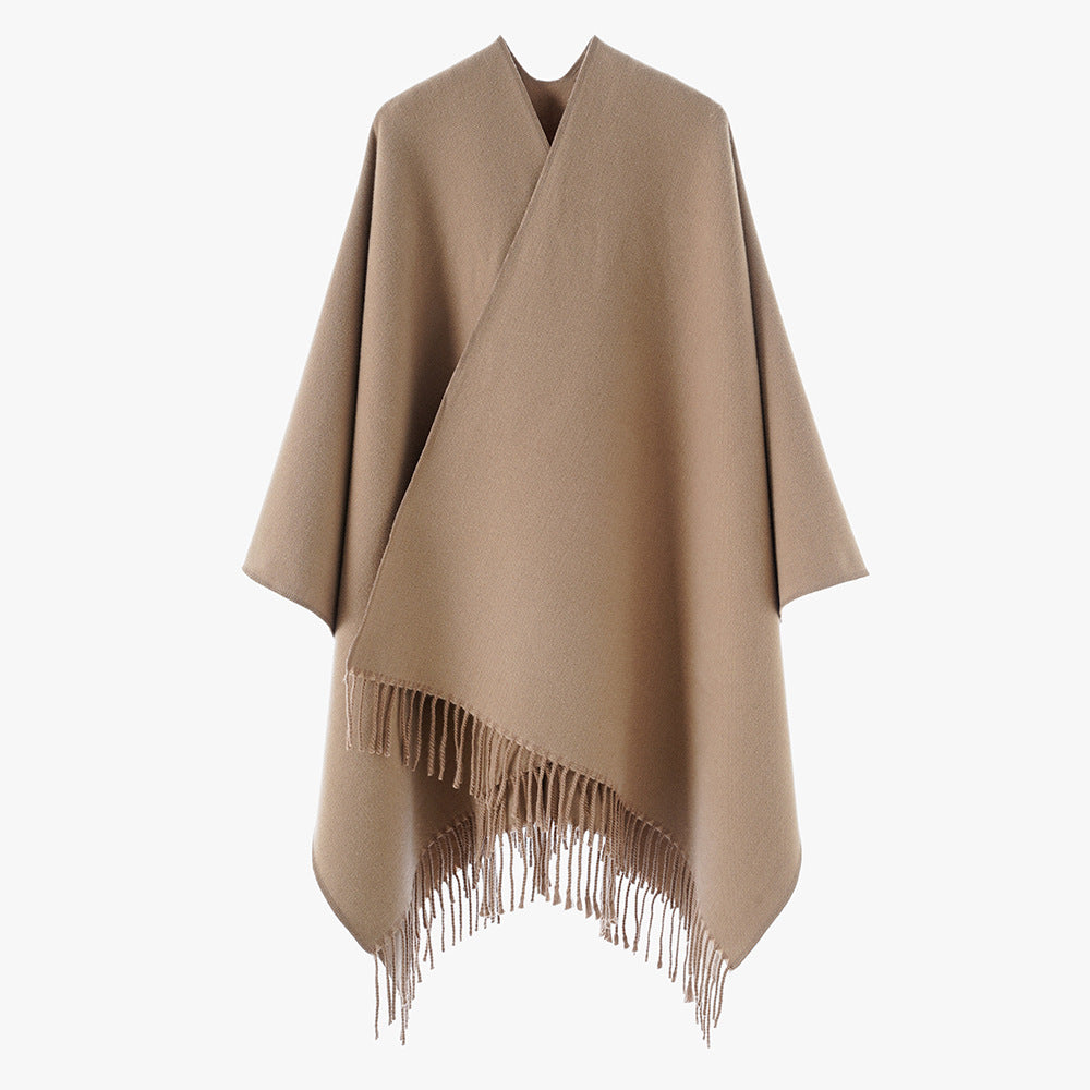 Damen Minimalistischer Wickel‑Capeponcho aus Wollmix mit V‑Ausschnitt und zartem Fransensaum – Avérine