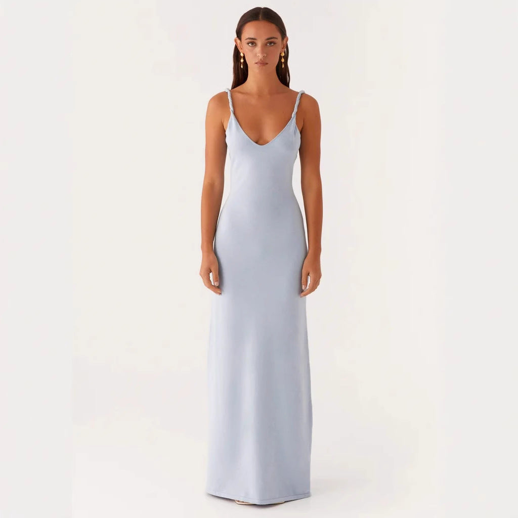 Damen Elegantes Maxirockkleid mit tiefem V-Ausschnitt und feinen Trägern Echo Archiv