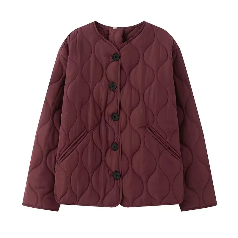 Damen gesteppte Übergangsjacke mit organischer Wellensteppung, Knopfleiste und eingesetzten Schrägtaschen – Célinea