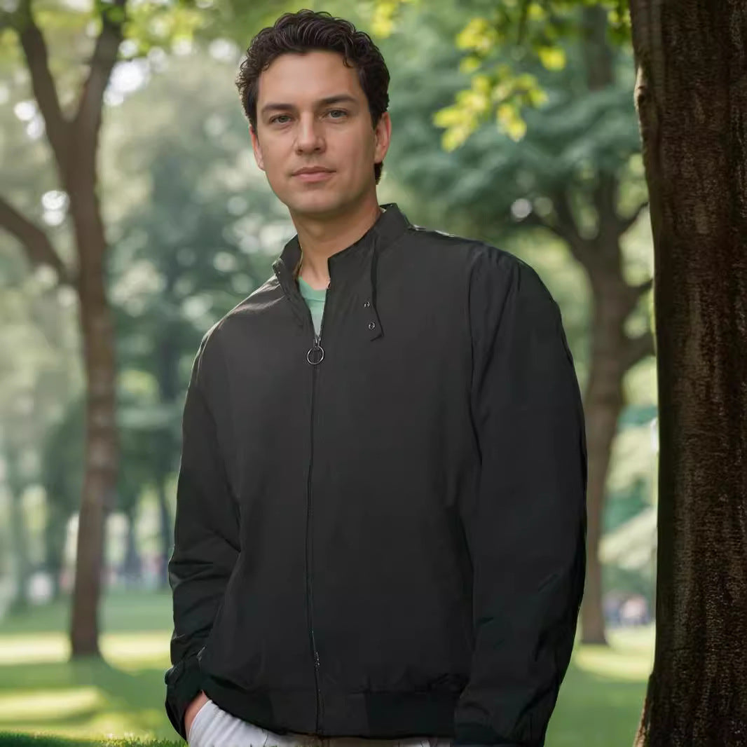 Herren leichte Übergangsjacke mit hochgeschlossenem Kragen und seitlichen Taschen Echoarchiv