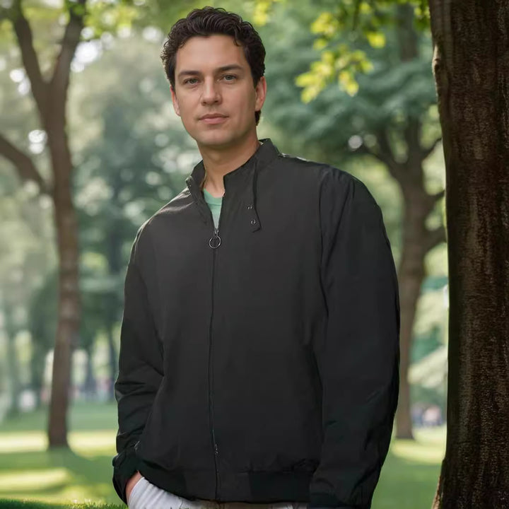 Herren leichte Übergangsjacke mit hochgeschlossenem Kragen und seitlichen Taschen Echoarchiv