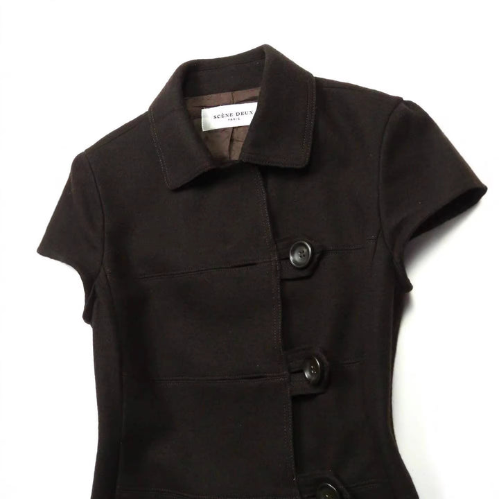 Damen Figurumspielende Kurzarmjacke mit Knopfdetails Echo Archiv