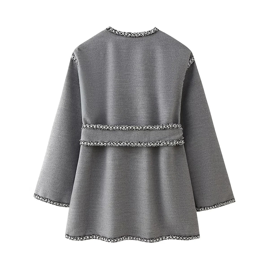 Damen kurz geschnittener Kimono-Mantel mit Bindegürtel und kontrastierter Fransenpaspel – Célinea
