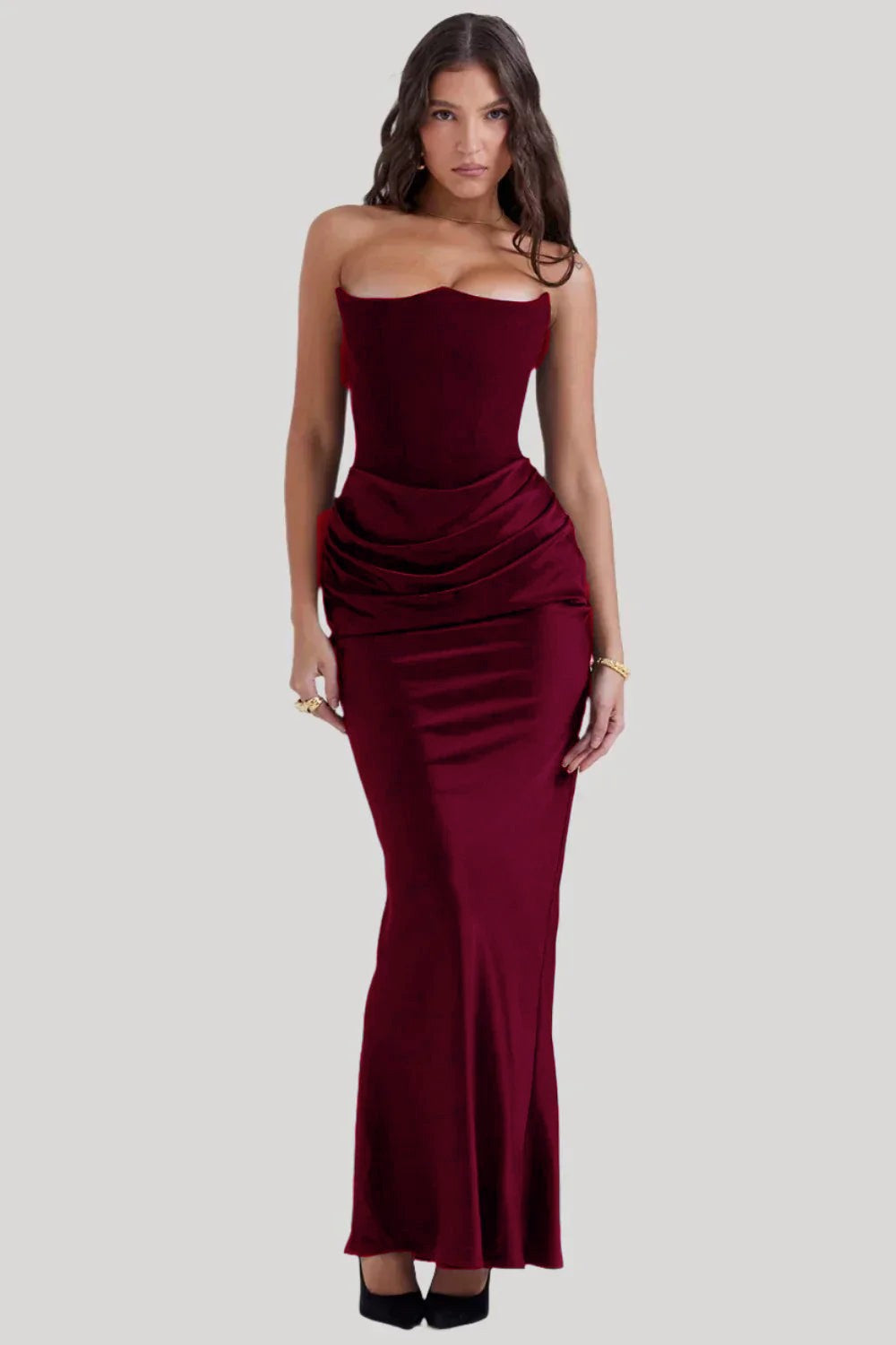 Damen Elegantes Abendkleid mit tiefem Dekolleté und drapierten Details Echo Archiv