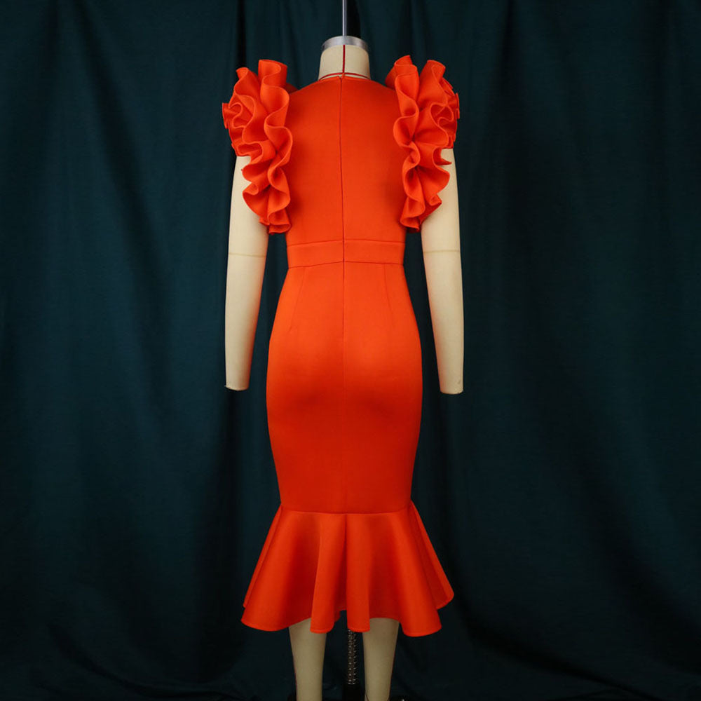 Damen figurbetontes Kleid mit voluminösen Rüschensäumen Echo Archiv