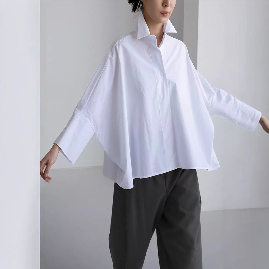 Damen Oversize-Popelinebluse mit Fledermausärmeln und verdeckter Knopfleiste – Élovi