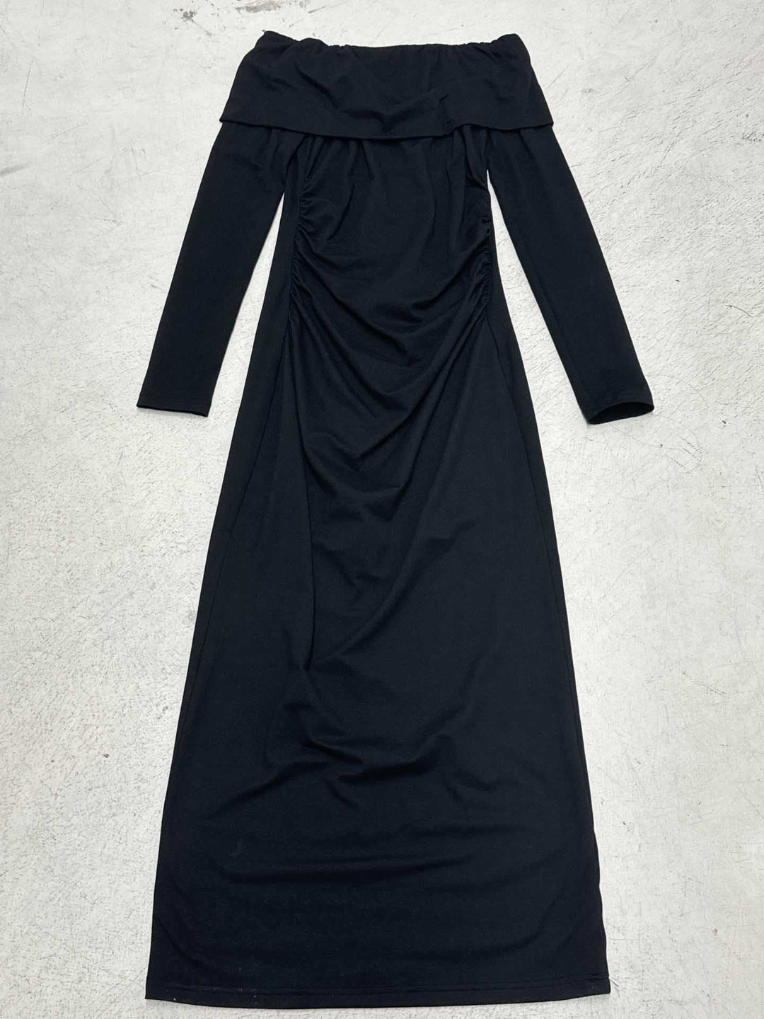 Damen nan figurbetontes Off-Shoulder-Maxikleid mit langen Ärmeln und Kontrastpaspeln Echo Archiv