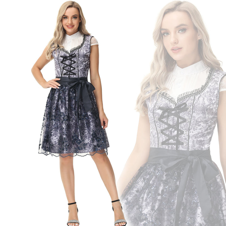 Damen nan elegantes Dirndlkleid mit geschnürter Miederfront und Spitzenüberrock Echo Archiv