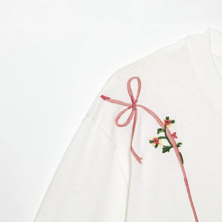 Damen T-Shirt mit feiner Stickerei und einzigartigen Drucken Echo Archiv
