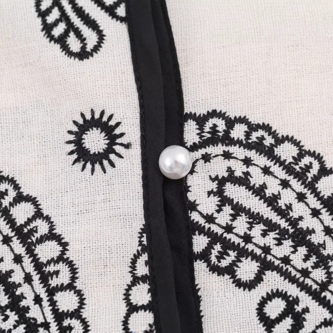 Damen Ärmellose bestickte Weste mit Paisley‑Motiv und Perlmuttknopfleiste Echoarchiv