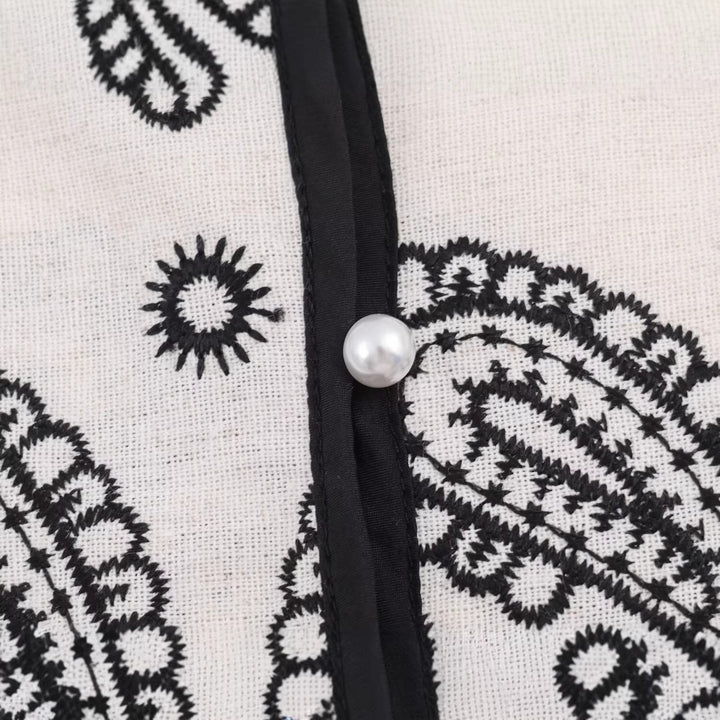 Damen Ärmellose bestickte Weste mit Paisley‑Motiv und Perlmuttknopfleiste Echoarchiv