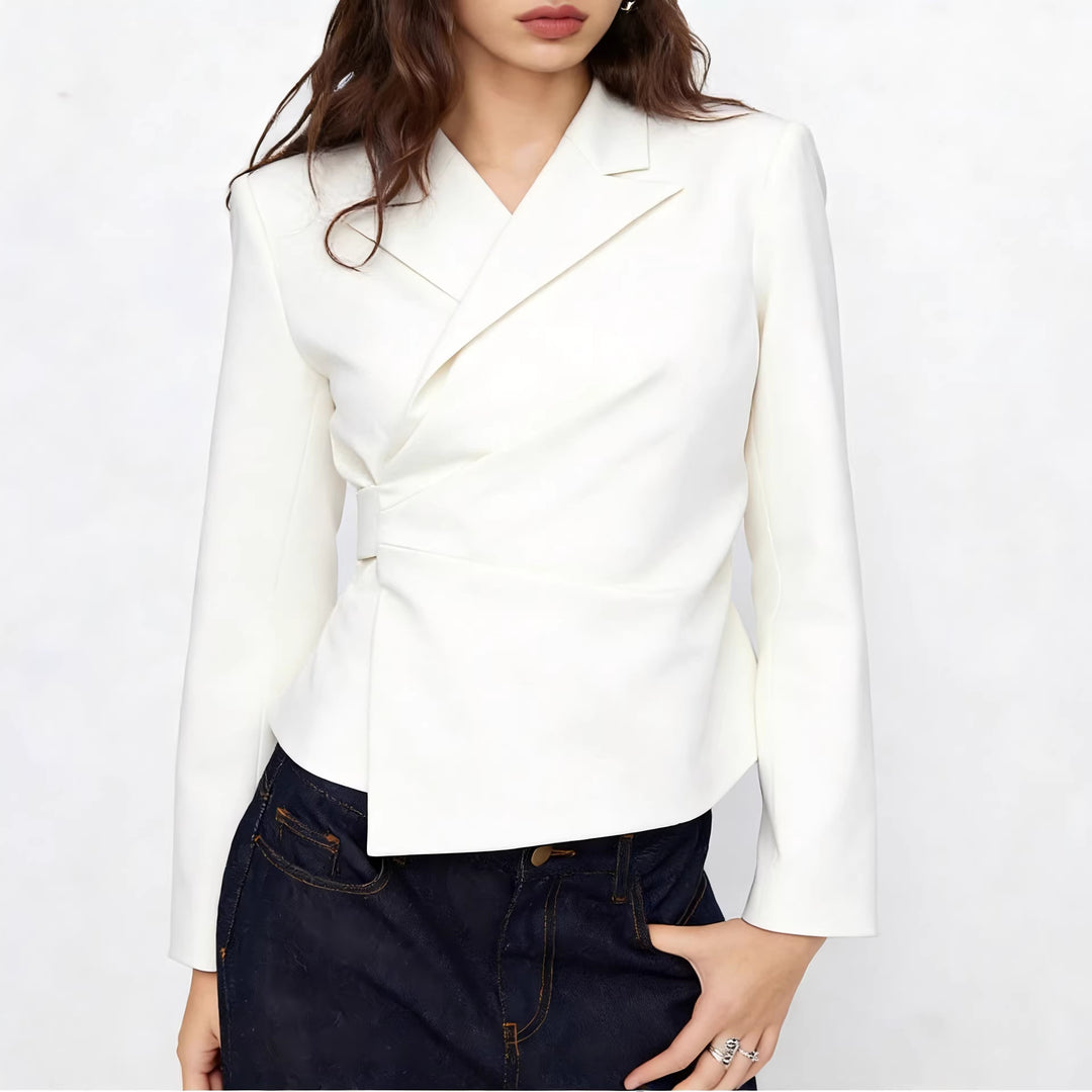 Damen Taillierter Wickel-Blazer mit drapierter Peplum-Silhouette – Valéne