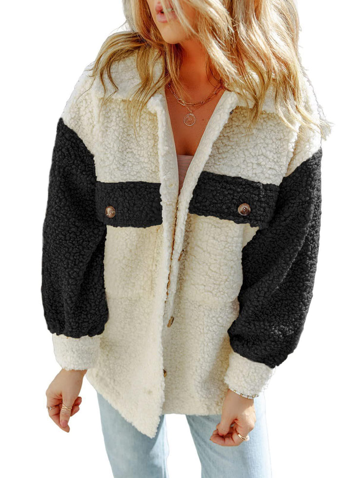 Damen nan oversized Teddy-Hemdjacke mit Kontraststreifen, aufgesetzten Brusttaschen und sichtbarer Knopfleiste Echo Archiv