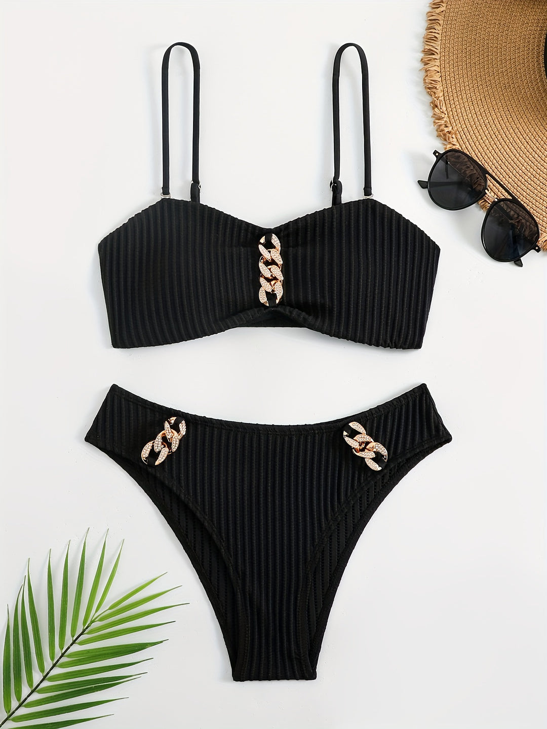 Damen Bikini Set mit elegantem Rüschen-Detail und modischen Kettenakzenten Echo Archiv