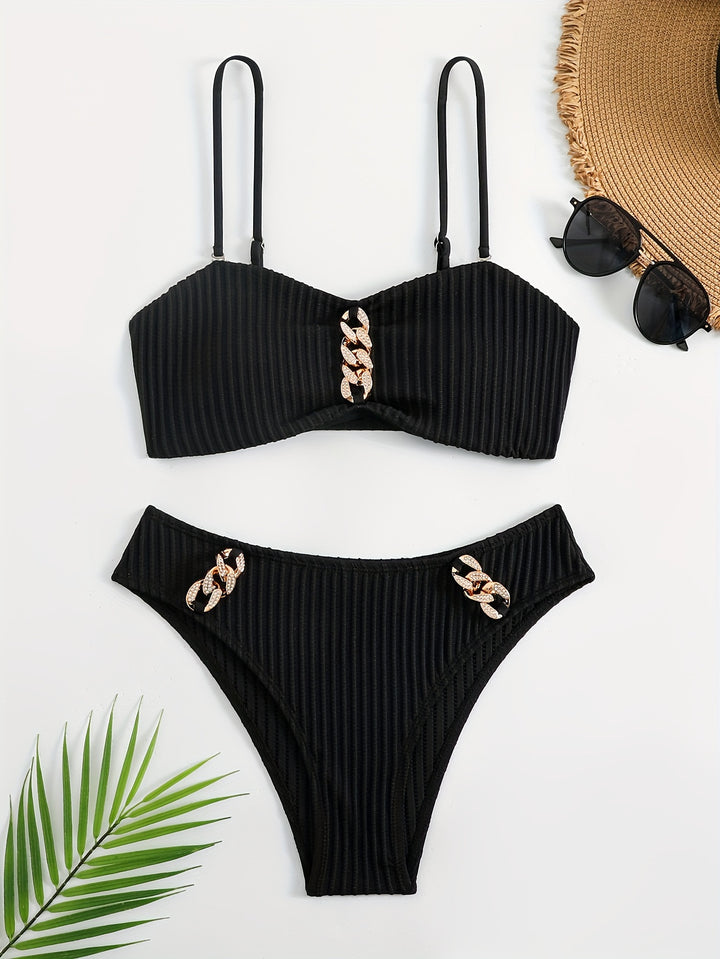 Damen Bikini Set mit elegantem Rüschen-Detail und modischen Kettenakzenten Echo Archiv